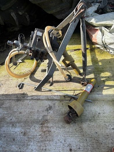 Tractor tyres power washer