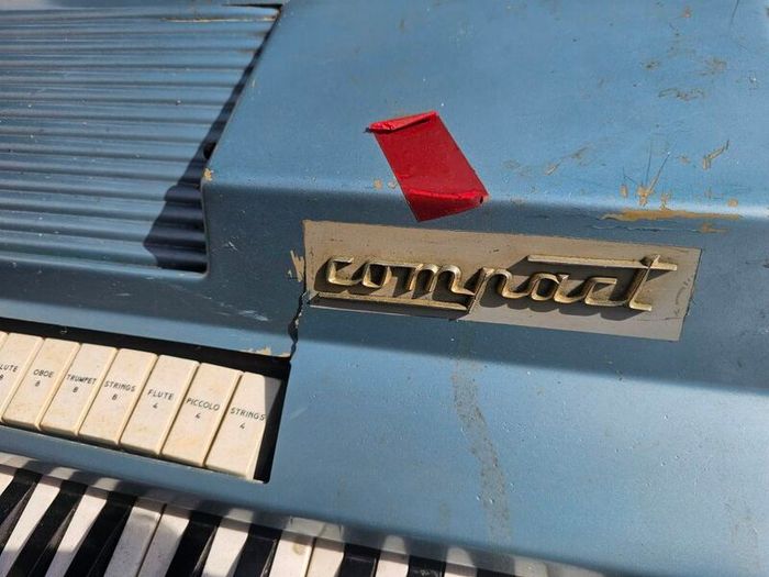 Farfisa Compact.