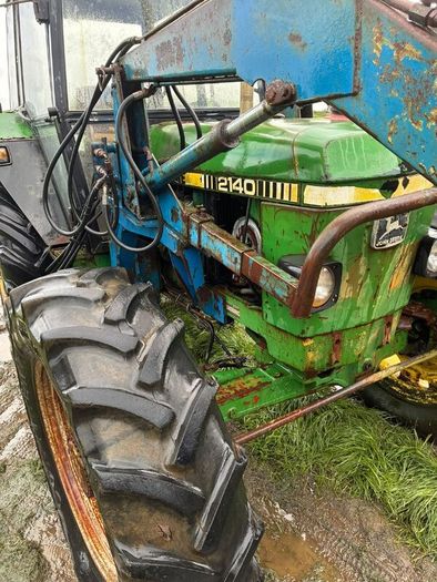 John Deere 2140
