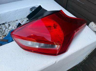 Ford focus 2015 rear light
