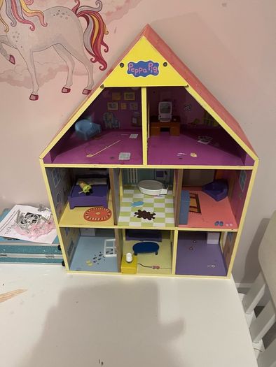 Peppa pig dolls house
