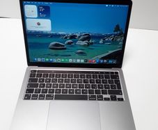 Apple MacBook Pro 13-inch (2020) | M1 Chip | 500GB SSD | German Keyboard