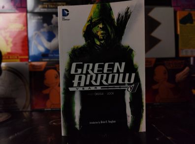 Green Arrow ! Year One ! Graphic Novel ! Trade paperback ! 2009 ! by Dc Comics !