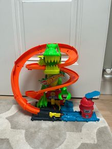 Hot Wheels City Let's Race T-Rex Blaze Battle Playset