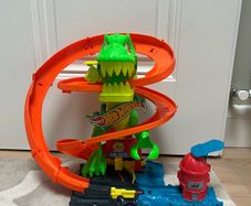 Hot Wheels City Let's Race T-Rex Blaze Battle Playset