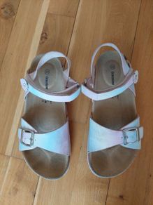 Girl's sandals