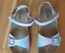 Girl's sandals