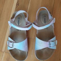 Girl's sandals