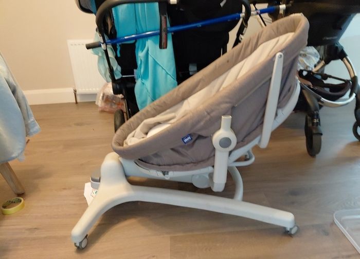 Chicco Hug 4 in 1