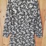 H&m ladies knee length beige/black/white floral v neck dress UK 12 Image 3