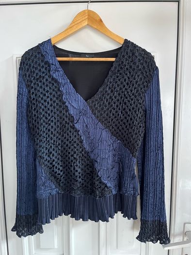 Tia Long sleeved navy & blue top
