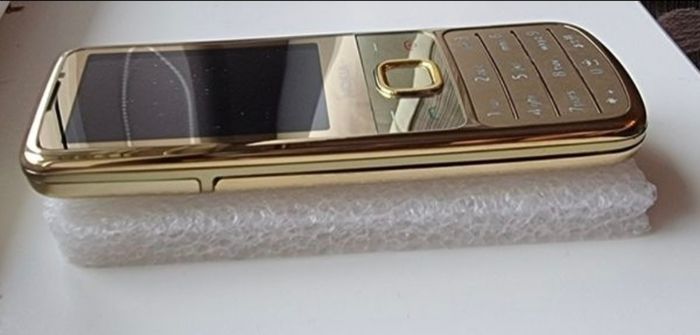 Nokia 6700 Classic Gold Edition