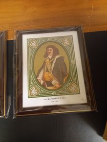 polish pictures in frames with glass