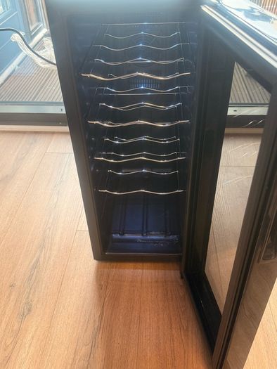 Camry CR 8068 Refrigerator for wines 33 L/12 bottles mini fridge