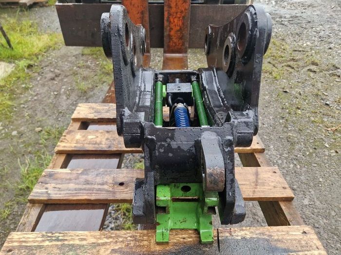 Geith Quick Hitch Ford/NH Digger