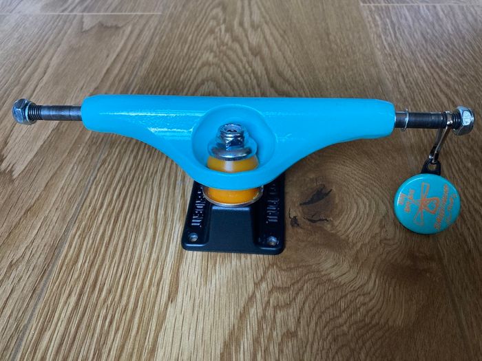 Independent Forged Hollow Light 149 8.5 inch Skateboard Trucks
