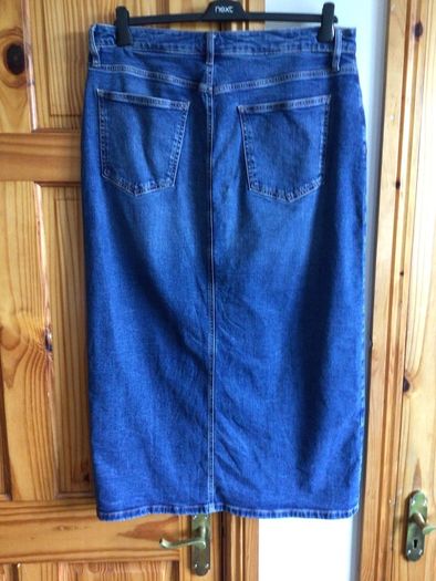 Ladies Dark blue denim midi skirt with large centre slit size 18 includes Postage