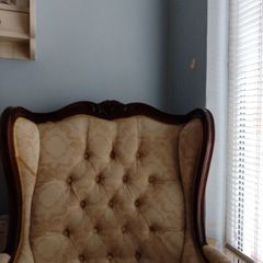 Antigue chair