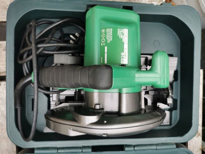 Hitachi circular saw like new