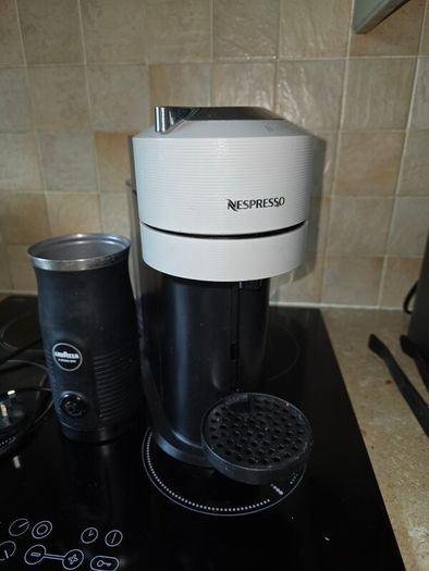 Nespresso Vertuo next + milk frother