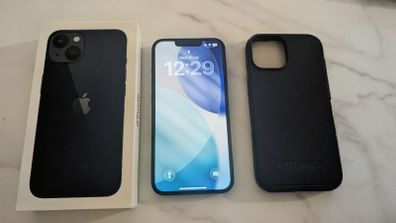 Apple iPhone 13 - 128gb (Unlocked)