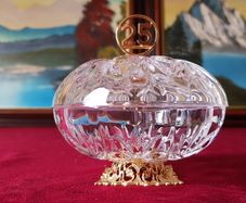 Killarney Crystal Cut Crystal Glass With Number 25 Lidded Jewelry Dish / Bowl With 22 Carat Gold Cover Handle and Footed Base Finishing Made In Ireland