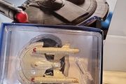 eaglemoss star trek united earth star fleet intrepid
