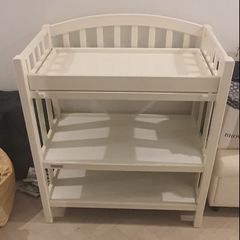 Mama's & Papa's changing unit