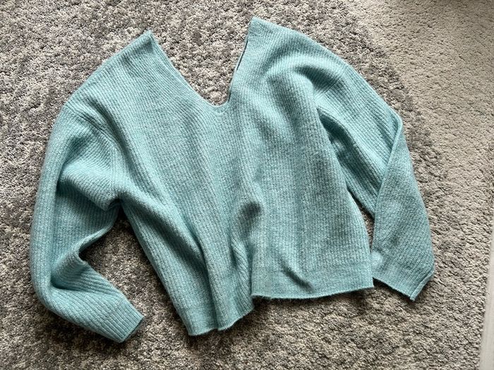 Blue woolly ladies jumper XS/S v-neck