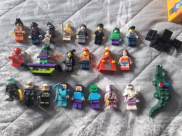 Lego minifigs mixed sets x 24
