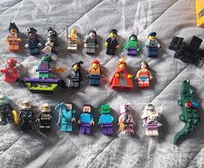 Lego minifigs mixed sets x 24