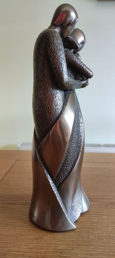 Happy Family Statue, 23 CM, Three Family Parents With New Born Baby Statue, Bonded Bronze, Couple With Baby, Family Gift, Anniversary, Gift.