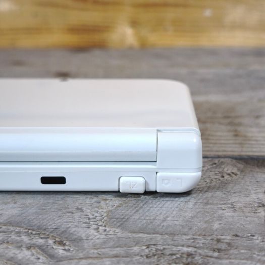 New Nintendo 3ds xl pearl white 64gb sd card hshop 1000s free games