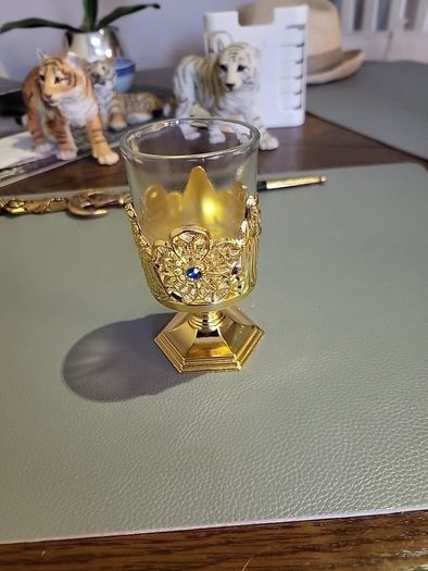 Votive stand