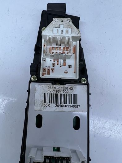 Hyundai i40 Electric Window Switch Right Off Side Front 2016 93570-3Z550 A2l5b7s