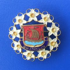 SHANKLIN (Isle of Wight) - a vintage souvenir badge (1910's / 1920's)