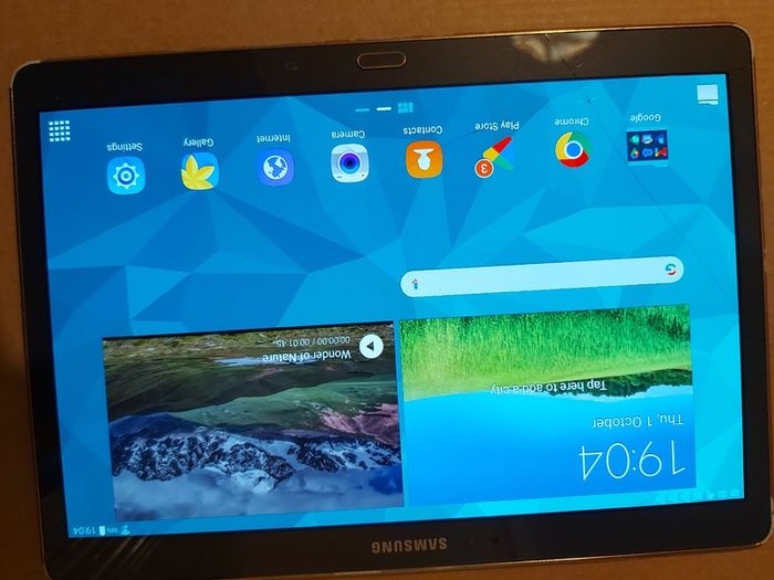 Samsung Galaxy Tab S, 10.5 inch, Model SM-T800, screen has a slight crack or 2 but touchscreen works fine