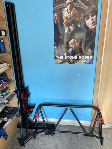 Weightlifting rack with built in pull up bar