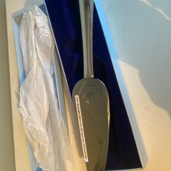 Fabulous Newbridge Silverware Pastry Server with clear stones unused