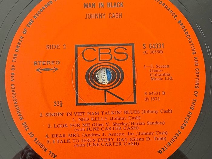 Johnny Cash - Man in Black. 1971 UK first pressing with original inner sleeve. Vinyl is absolutely mint, sleeve is in really nice shape. Bargain!