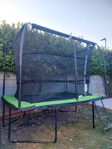 Trampoline 10ft x 7.5ft
