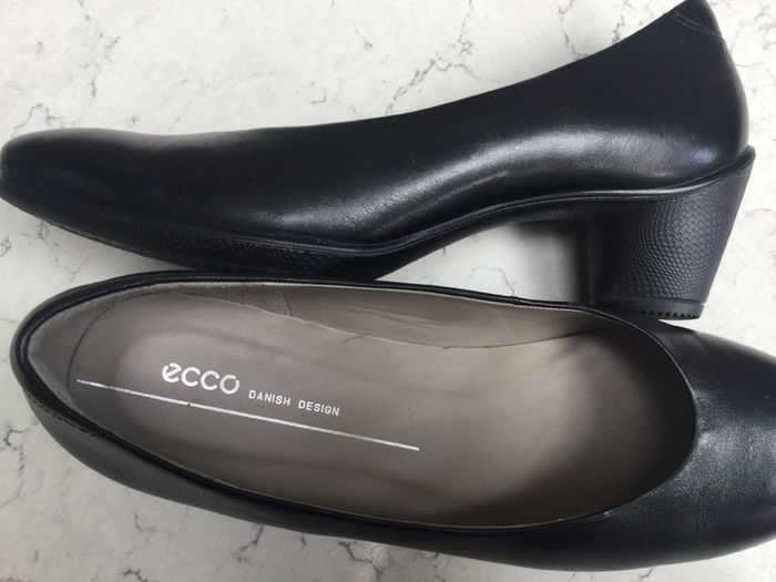 Ecco Black Court Shoes Size 41
