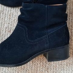 Vionic Black Suede Ankle Boots size 5