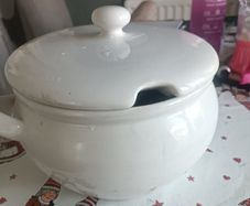 Serving pot