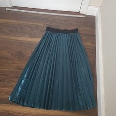Size Large teal pleated skirt