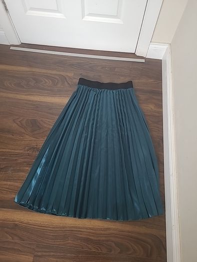 Size Large teal pleated skirt