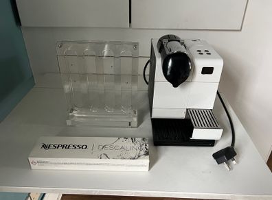 Nespresso En520 .W w/ descaling liquid &  Pod holder