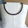 Chanel white calfskin leather tote with tortoiseshell handles 650 euro Image 4