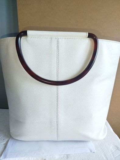 Chanel white calfskin leather tote with tortoiseshell handles 650 euro