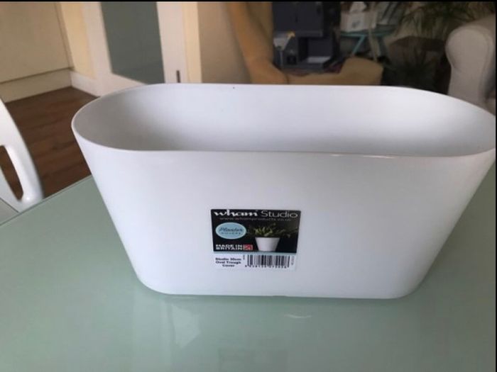 Plastic glossy pot